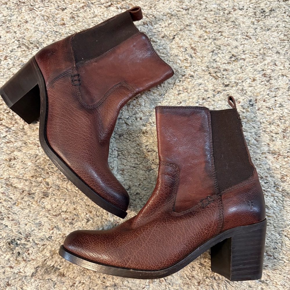 Frye Dark Brown Leather Heeled Boots Size 6B - Picture 2 of 10
